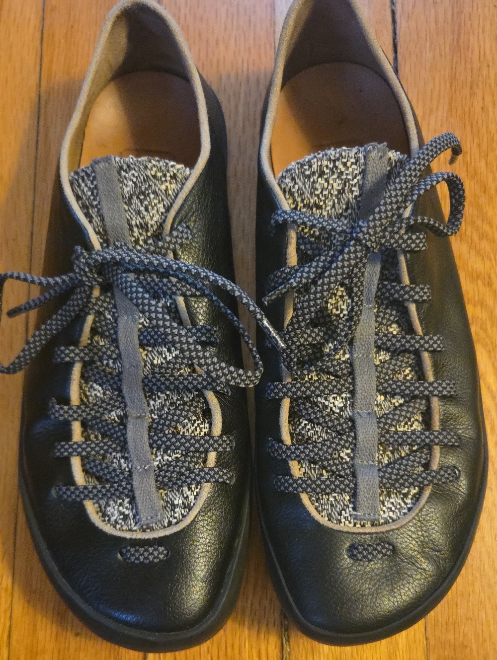 Ciao Miao Brazilian Black Leather Tong Sneaker With Changeable Tongue